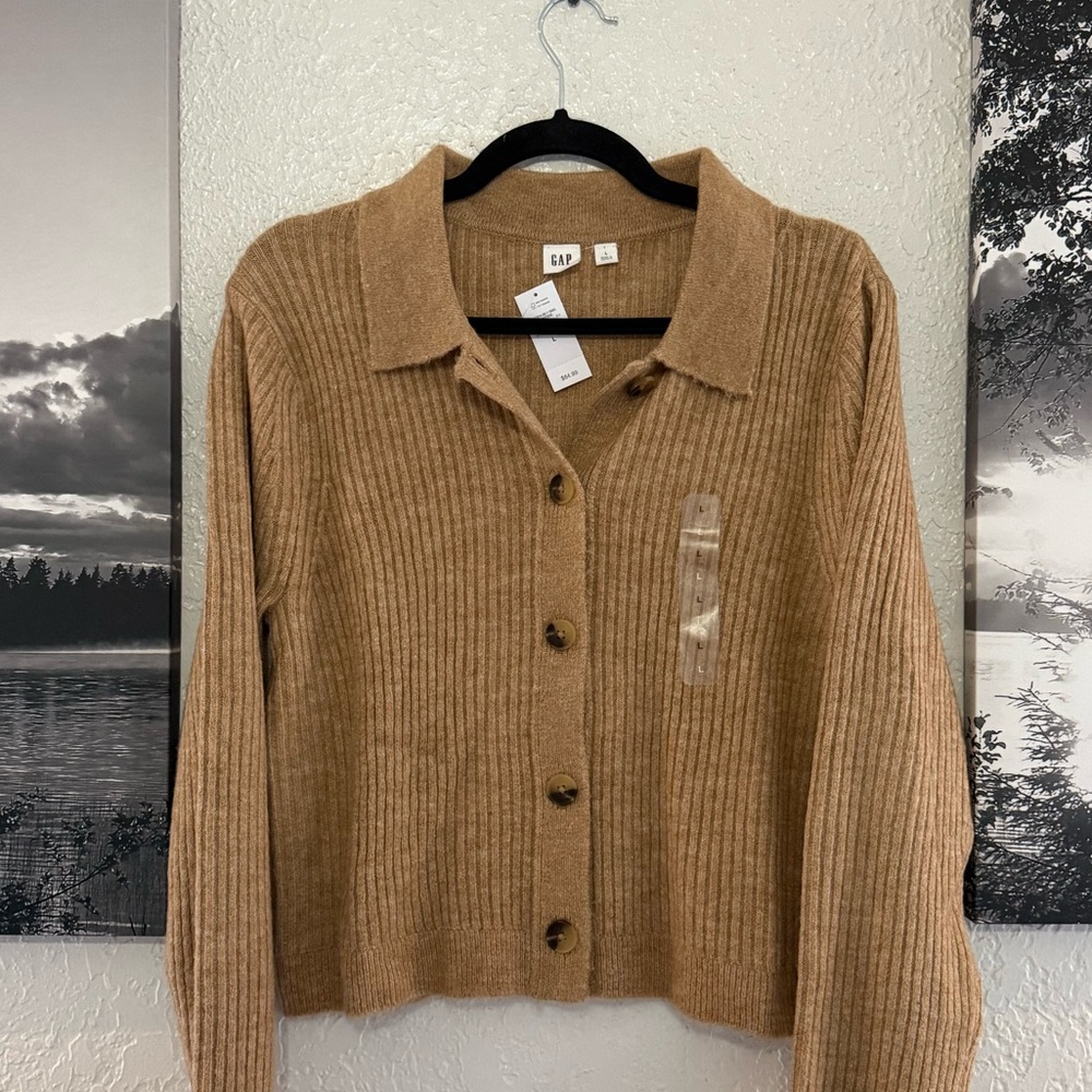 GAP Women's Camel Button-Up Cropped Cardigan with Collar - NWT Size Large